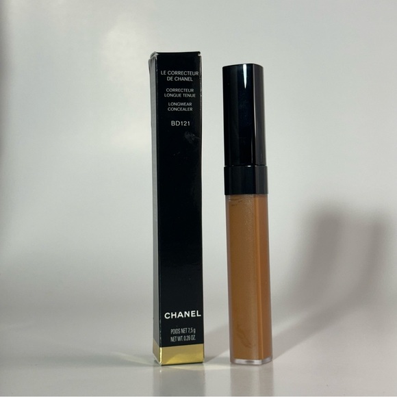 CHANEL Longwear Concealer - BD121 - Picture 1 of 3